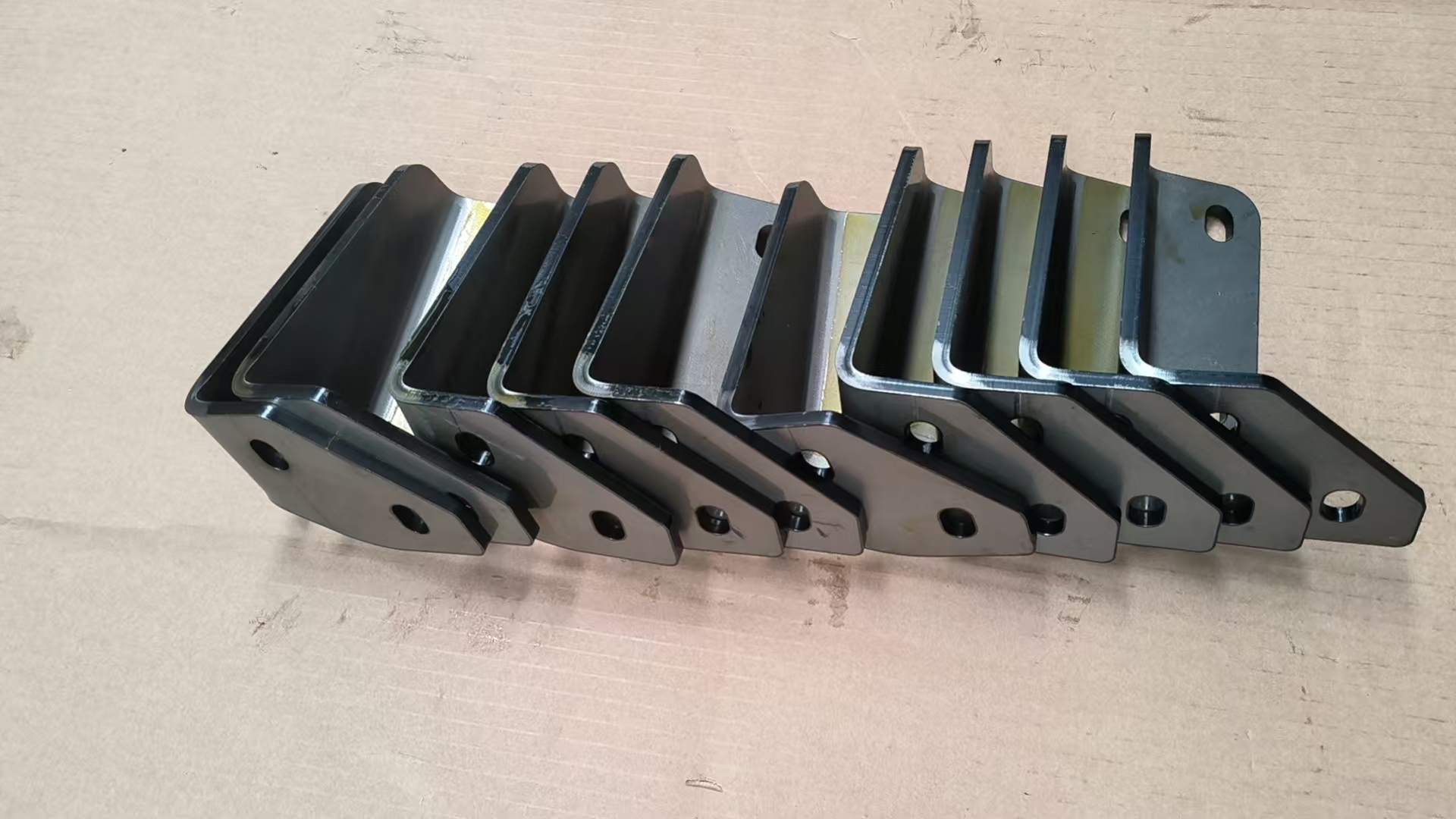 MTU16V2000固定板(位于渦輪增壓器/廢氣彎管上)X53614100008